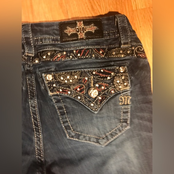 MISS ME~Mid-Rise~Easy Boot~Jeans~Sz 28~Embellished, Creased & Whiskered~JE8511ER - Picture 12 of 14